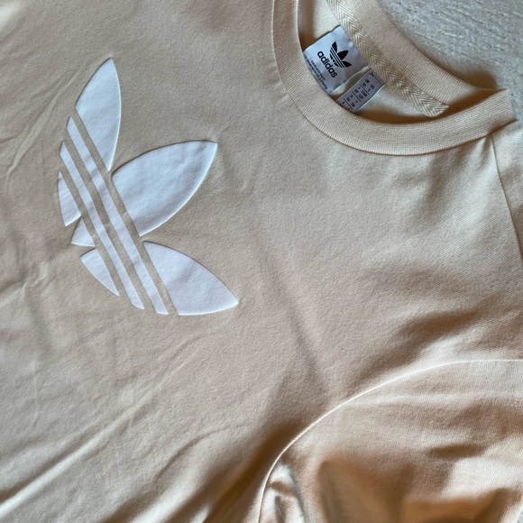 Women’s Adidas Trefoil Cream and White Oversized Shortsleeved Tee shirt Medium - Picture 3 of 8
